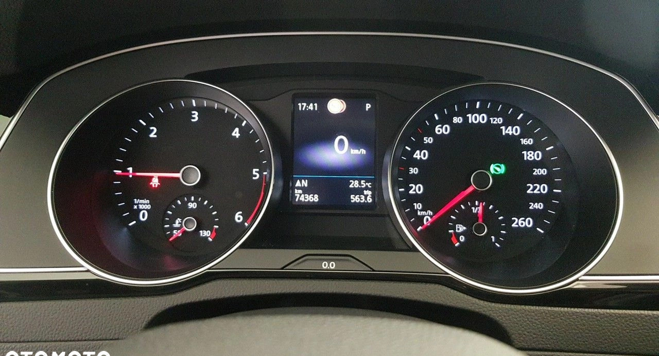 Volkswagen Passat cena 126900 przebieg: 74000, rok produkcji 2019 z Golina małe 562